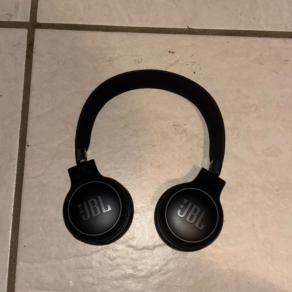 Wireless JBL bluetooth headphones